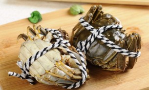 吃大闸蟹的季节，用大闸蟹重量分拣机取更高收益